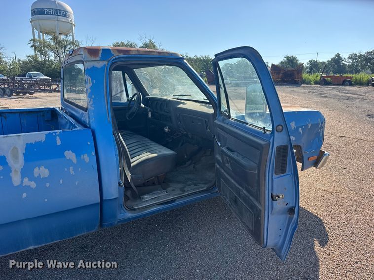 image for item DY2978 1990 Dodge 150 pickup truck