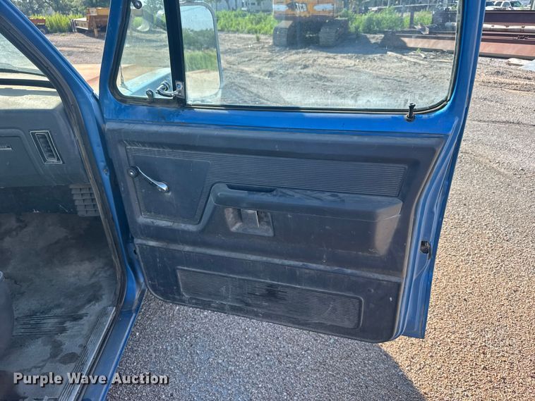 image for item DY2978 1990 Dodge 150 pickup truck