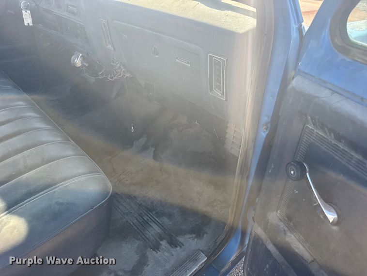 image for item DY2978 1990 Dodge 150 pickup truck