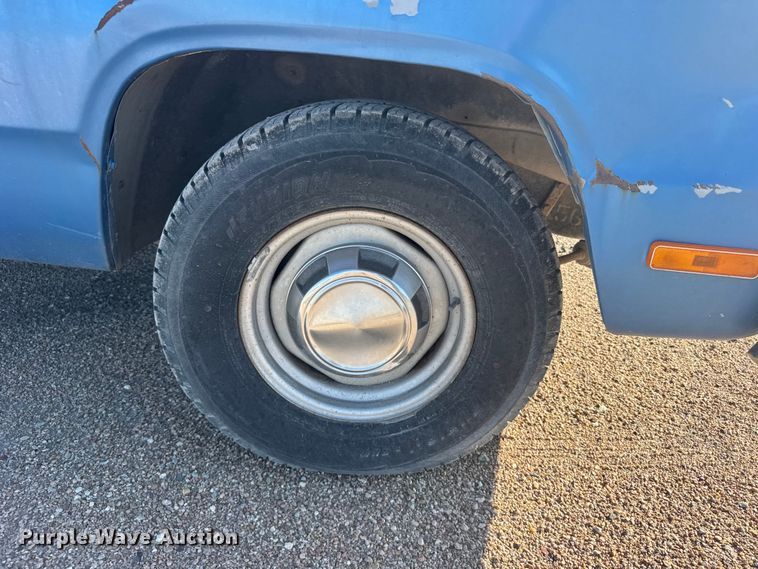 image for item DY2978 1990 Dodge 150 pickup truck