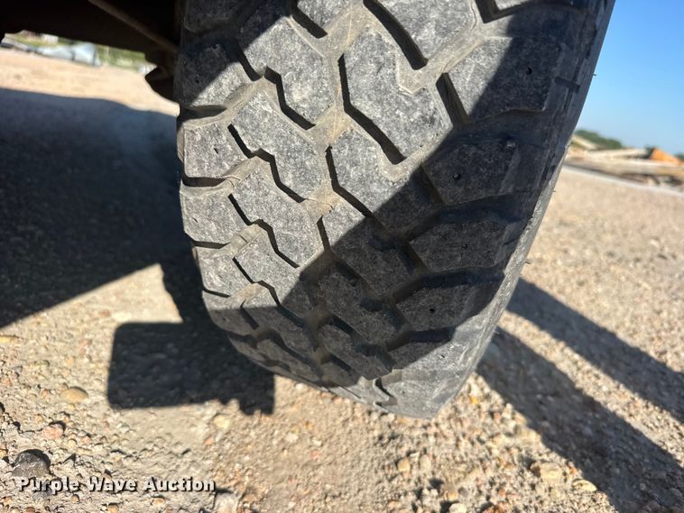 image for item DY2978 1990 Dodge 150 pickup truck