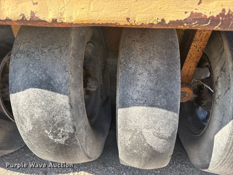 image for item DY2979 (2) pneumatic rollers