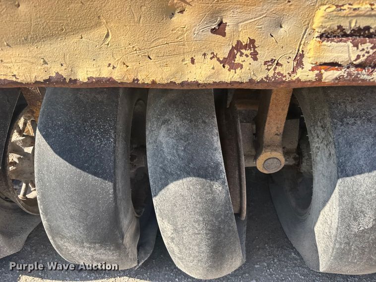 image for item DY2979 (2) pneumatic rollers