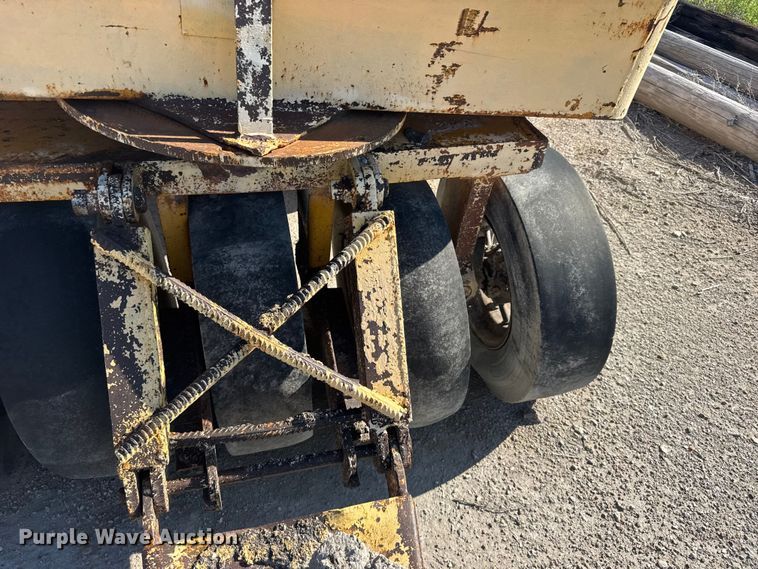 image for item DY2979 (2) pneumatic rollers