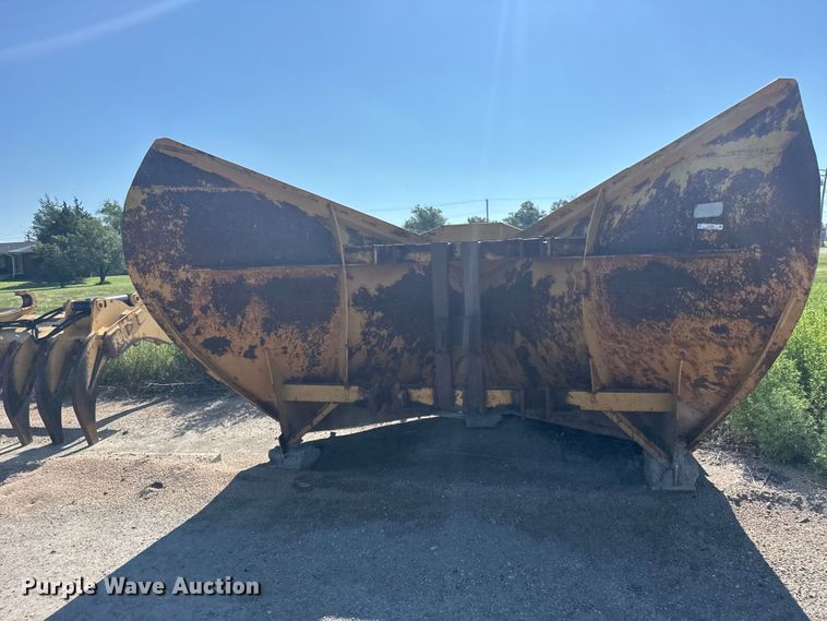 image for item DY2983 Balderson BV966 wheel loader V-plow