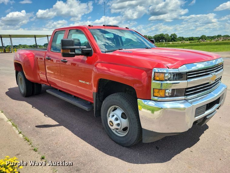 image for item DZ7342 2015 Chevrolet Silverado 3500HD Crew Cab pickup truck