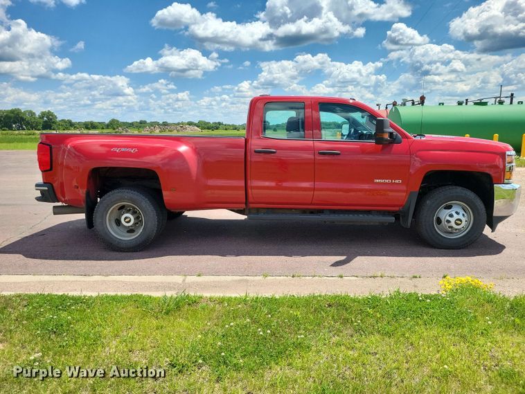 image for item DZ7342 2015 Chevrolet Silverado 3500HD Crew Cab pickup truck