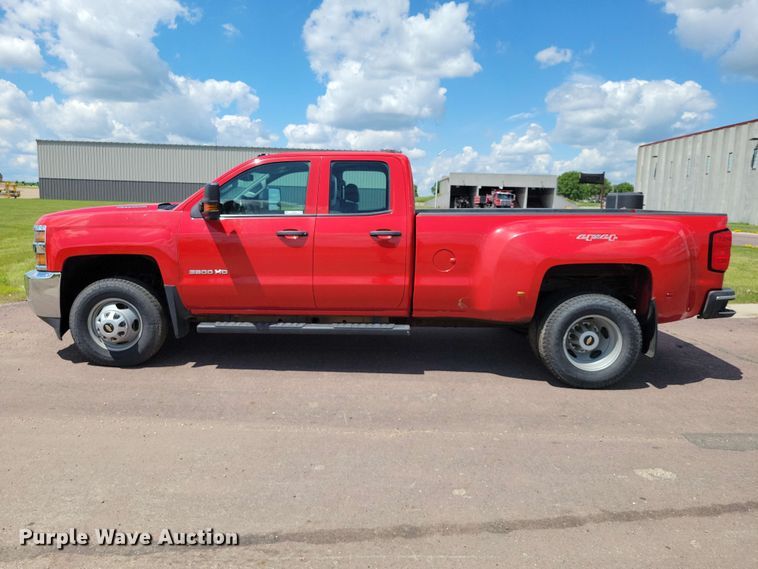 image for item DZ7342 2015 Chevrolet Silverado 3500HD Crew Cab pickup truck