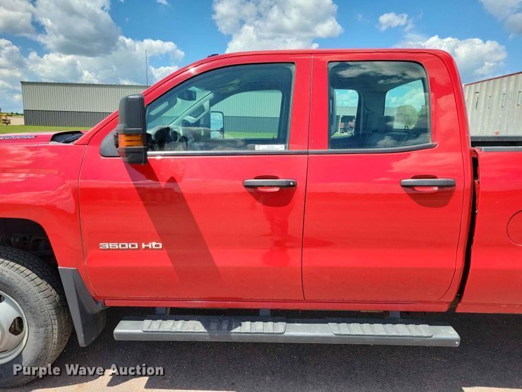 image for item DZ7342 2015 Chevrolet Silverado 3500HD Crew Cab pickup truck