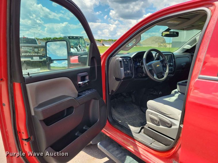 image for item DZ7342 2015 Chevrolet Silverado 3500HD Crew Cab pickup truck