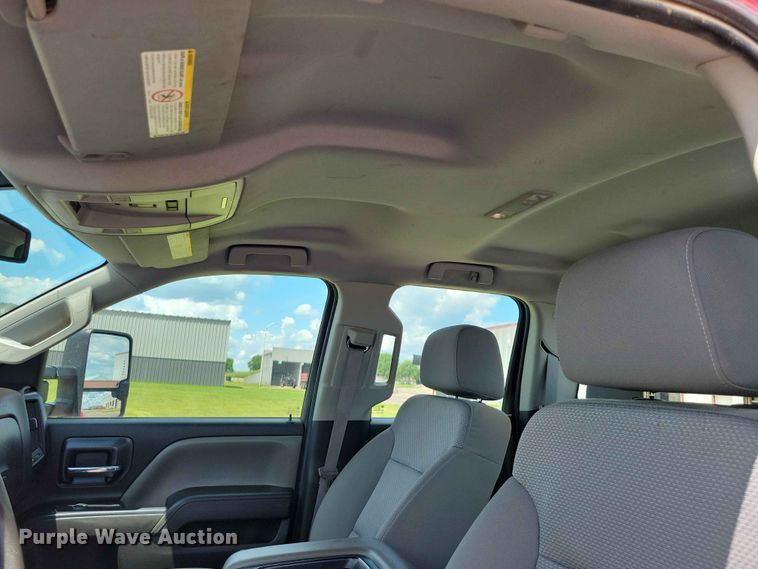 image for item DZ7342 2015 Chevrolet Silverado 3500HD Crew Cab pickup truck
