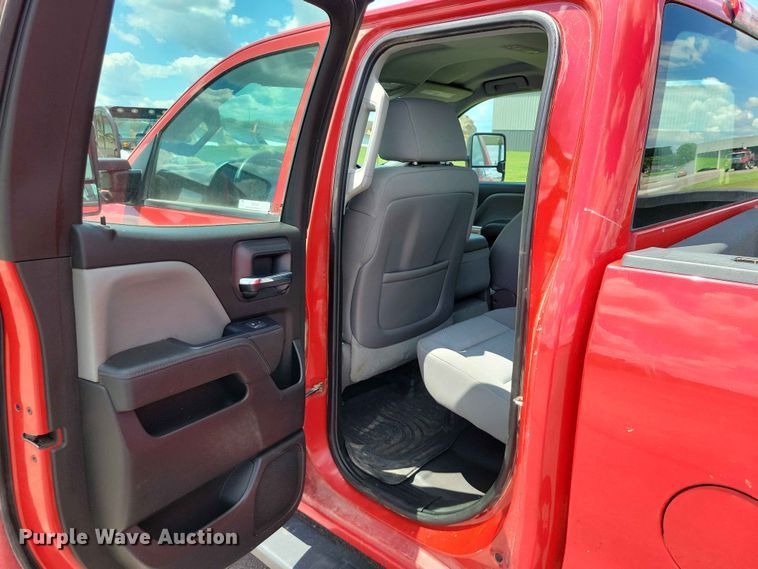image for item DZ7342 2015 Chevrolet Silverado 3500HD Crew Cab pickup truck