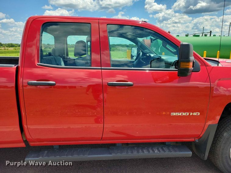 image for item DZ7342 2015 Chevrolet Silverado 3500HD Crew Cab pickup truck
