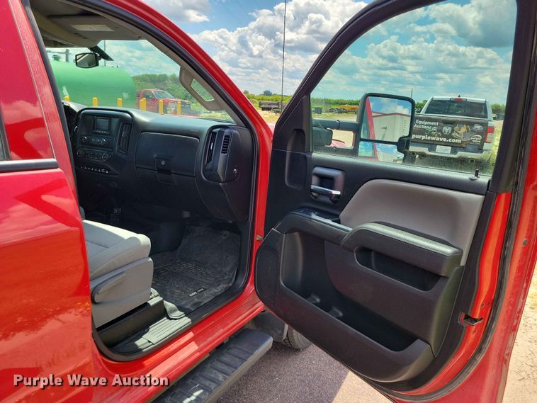 image for item DZ7342 2015 Chevrolet Silverado 3500HD Crew Cab pickup truck
