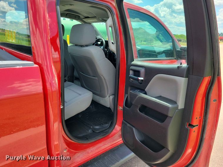 image for item DZ7342 2015 Chevrolet Silverado 3500HD Crew Cab pickup truck