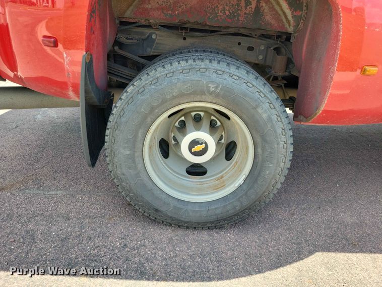 image for item DZ7342 2015 Chevrolet Silverado 3500HD Crew Cab pickup truck