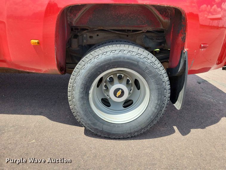 image for item DZ7342 2015 Chevrolet Silverado 3500HD Crew Cab pickup truck
