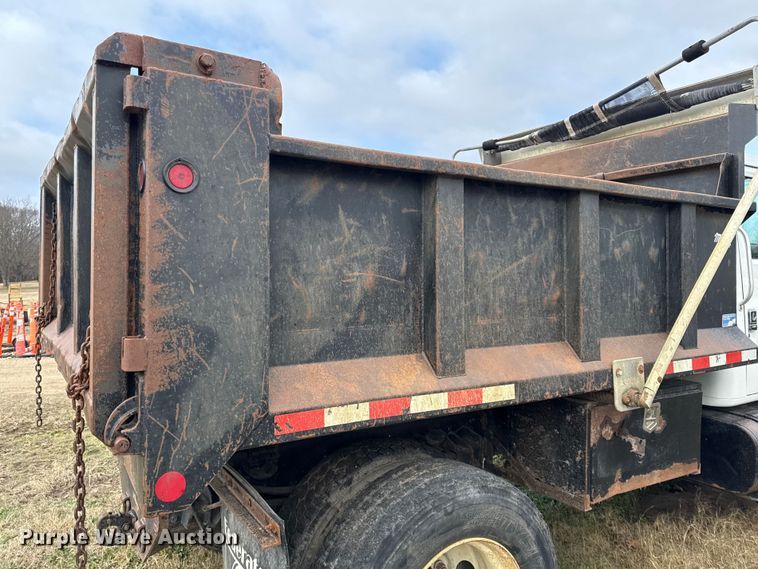 image for item EC4505 2000 International 4700 dump truck