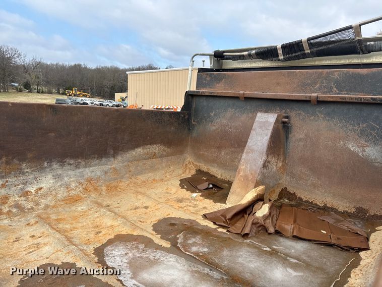 image for item EC4505 2000 International 4700 dump truck