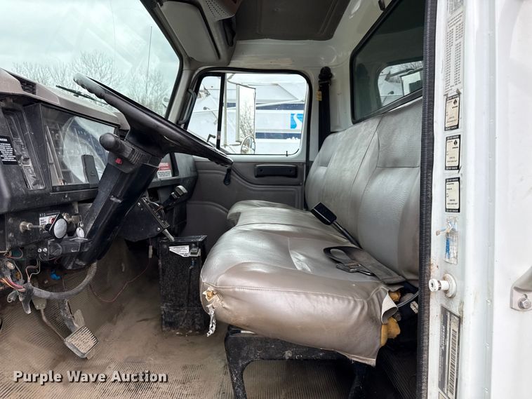 image for item EC4505 2000 International 4700 dump truck