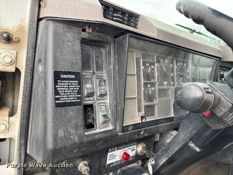 image for item EC4505 2000 International 4700 dump truck