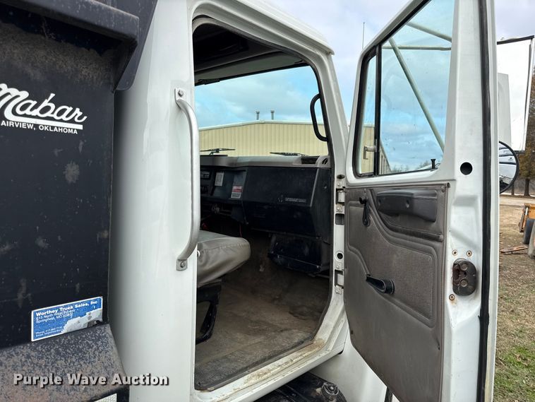 image for item EC4505 2000 International 4700 dump truck