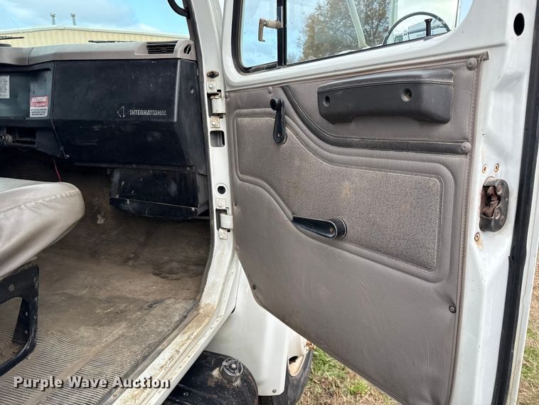 image for item EC4505 2000 International 4700 dump truck
