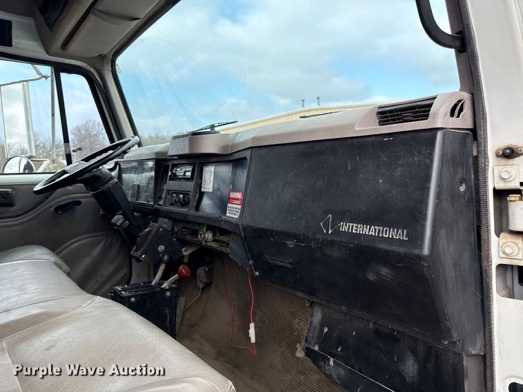 image for item EC4505 2000 International 4700 dump truck