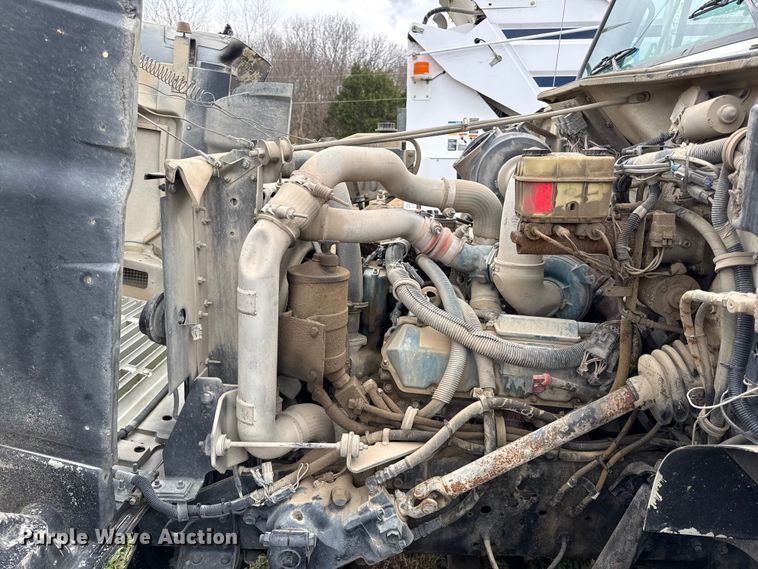 image for item EC4505 2000 International 4700 dump truck
