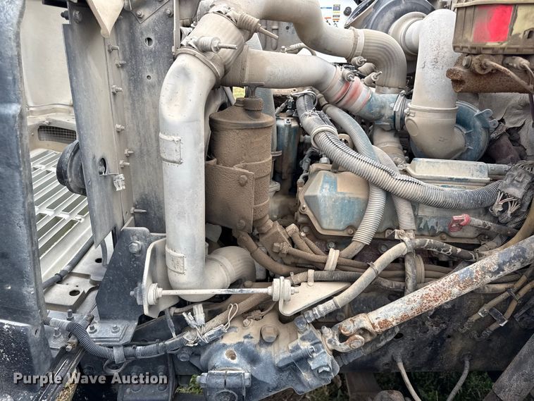 image for item EC4505 2000 International 4700 dump truck