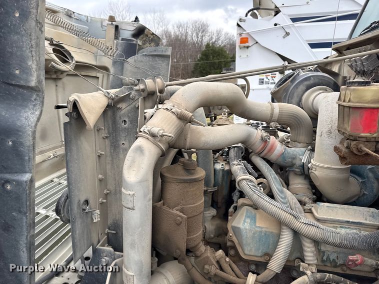 image for item EC4505 2000 International 4700 dump truck