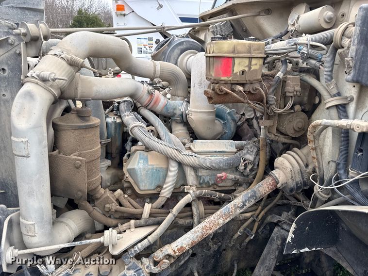 image for item EC4505 2000 International 4700 dump truck