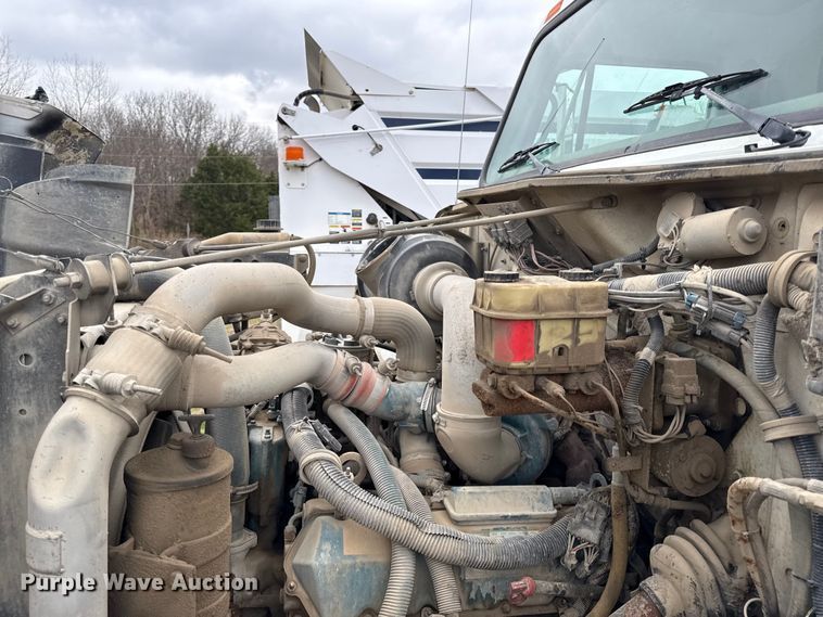 image for item EC4505 2000 International 4700 dump truck