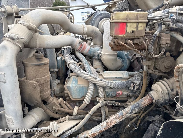 image for item EC4505 2000 International 4700 dump truck