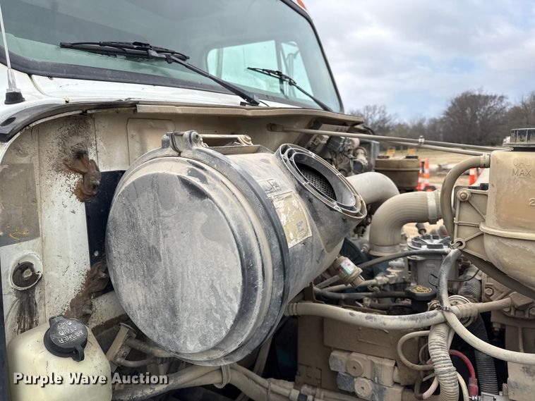 image for item EC4505 2000 International 4700 dump truck