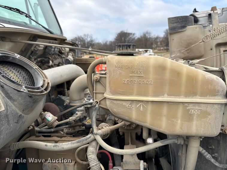 image for item EC4505 2000 International 4700 dump truck