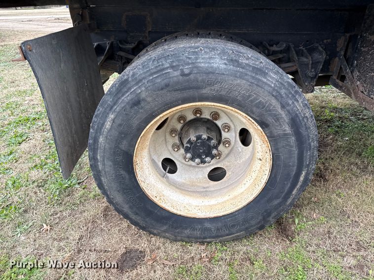 image for item EC4505 2000 International 4700 dump truck