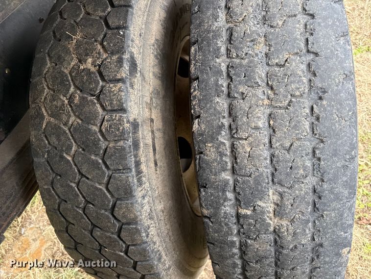 image for item EC4505 2000 International 4700 dump truck