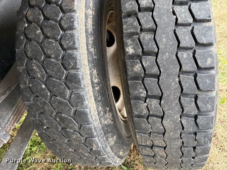 image for item EC4505 2000 International 4700 dump truck