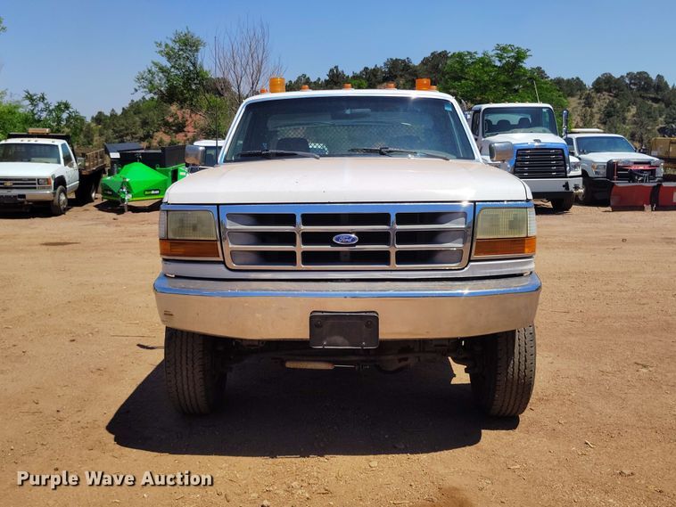 image for item ED0179 1992 Ford F350 flatbed pickup truck