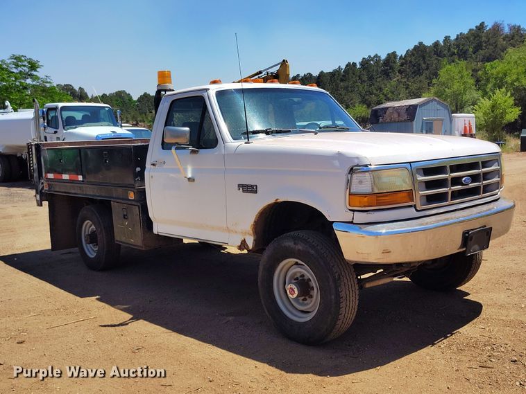 image for item ED0179 1992 Ford F350 flatbed pickup truck