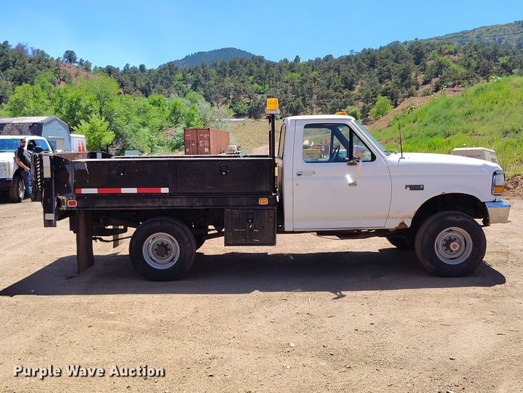 image for item ED0179 1992 Ford F350 flatbed pickup truck