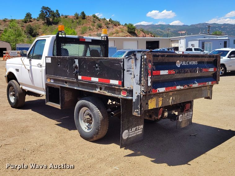 image for item ED0179 1992 Ford F350 flatbed pickup truck