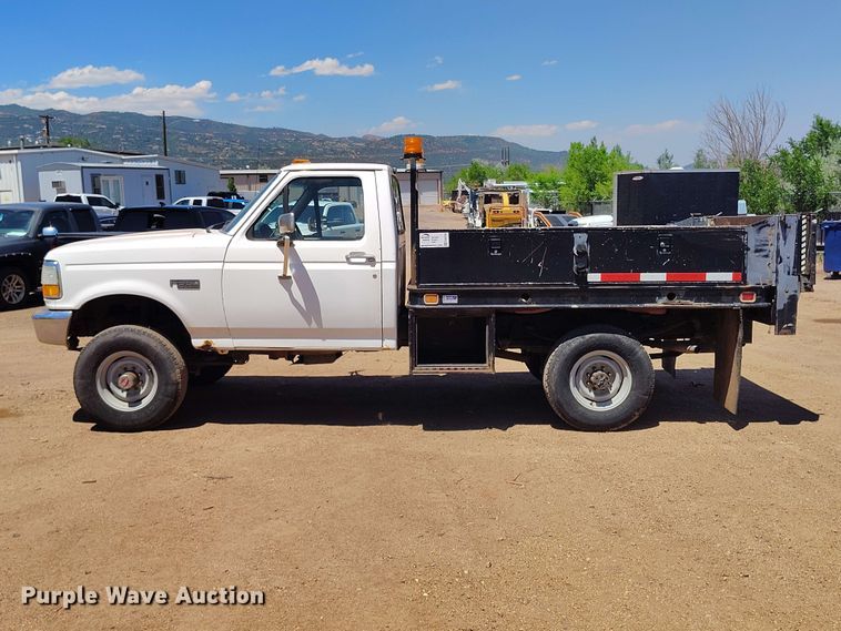 image for item ED0179 1992 Ford F350 flatbed pickup truck