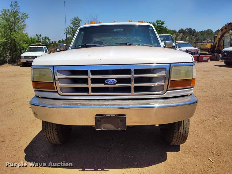 image for item ED0179 1992 Ford F350 flatbed pickup truck