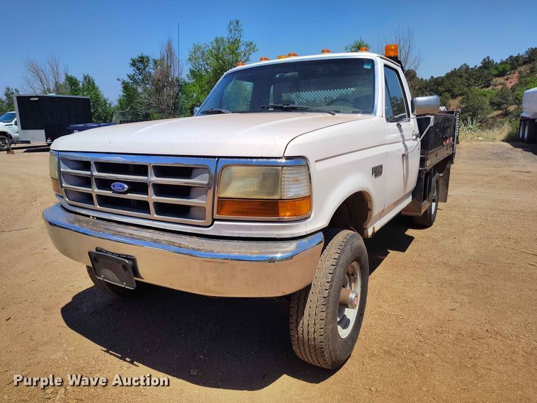 image for item ED0179 1992 Ford F350 flatbed pickup truck