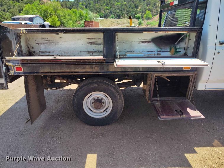 image for item ED0179 1992 Ford F350 flatbed pickup truck