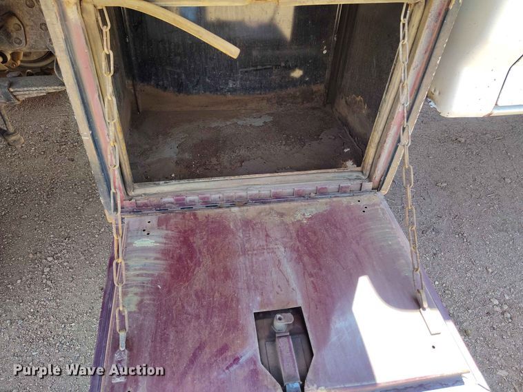 image for item ED0179 1992 Ford F350 flatbed pickup truck