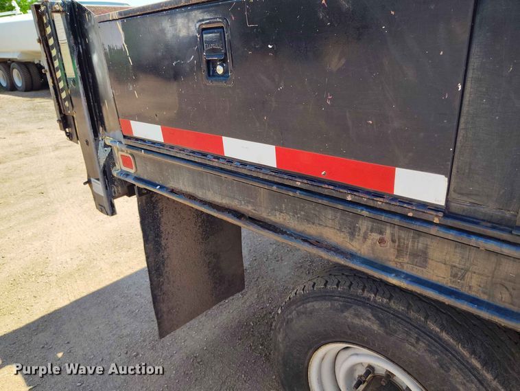 image for item ED0179 1992 Ford F350 flatbed pickup truck