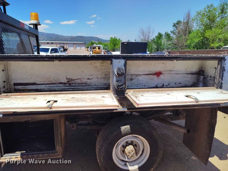 image for item ED0179 1992 Ford F350 flatbed pickup truck